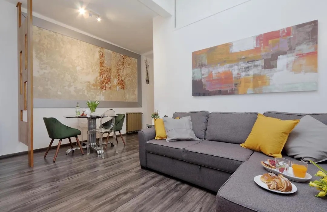 Urbana Apartment-1